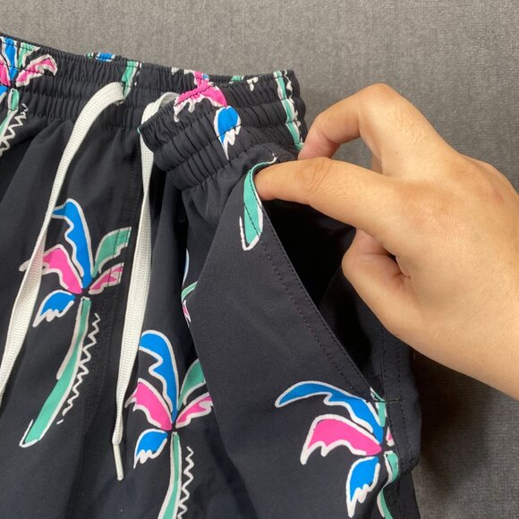 Chubbies Mens Medium Swim Trunks 5.5" Inseam Black Palm Tree Print Mesh Lining - Picture 4 of 16